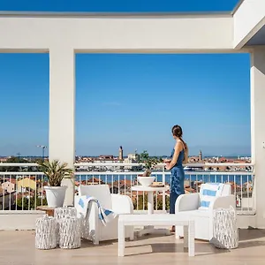 hotel-mediterraneo-sottomarina.hotelinveneto.com/